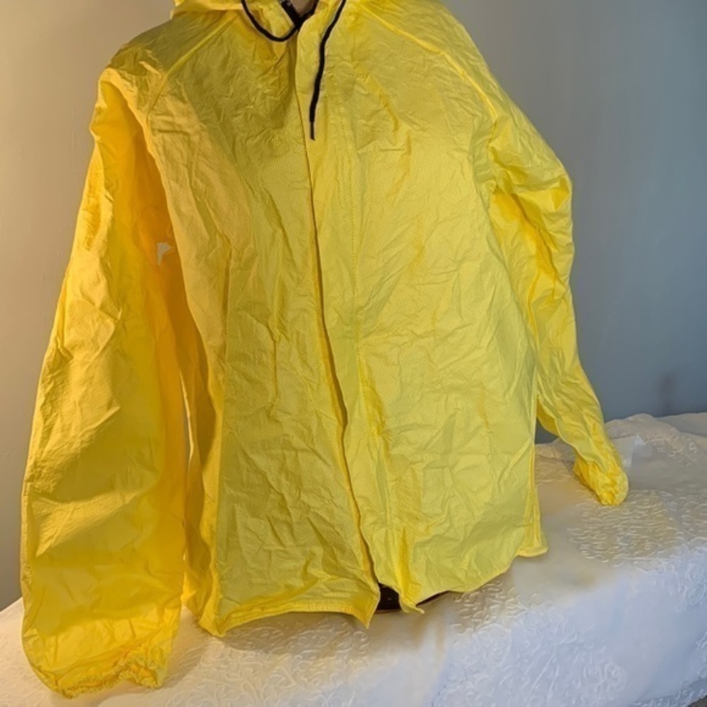 Lightweight polypropylene rain jacket S. NWOT.